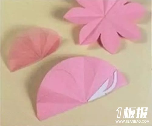 剪纸制作莲花烛台的方法